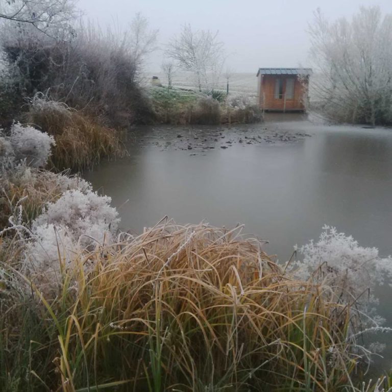 Lire la suite à propos de l’article Chronique du mystère des chambres dans une fratrie de trois retravaillée par jour de neige