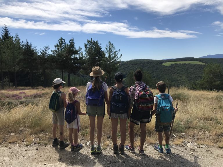 Lire la suite à propos de l’article Chronique d&rsquo;une marche en famille et entre amis avec deux ânes sur le chemin de Stevenson